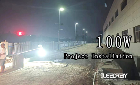100W LED 照明太阳能一体化太阳能 LED 路灯，带太阳能电池板