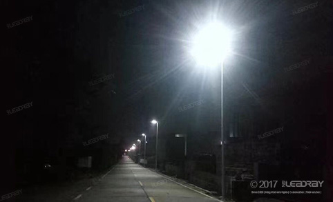利得瑞80盏太阳能路灯安装完毕改变湖南乡村夜空