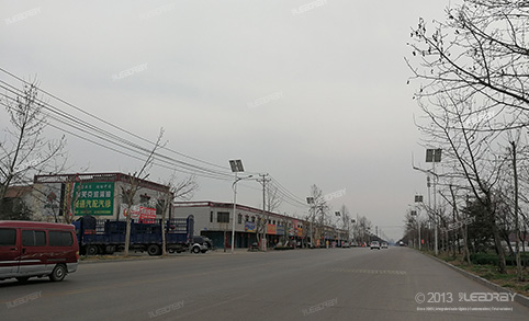 30W分体式太阳能路灯适用于城市主干道